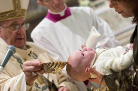 El Vaticano invalida la fórmula «Nosotros te bautizamos»